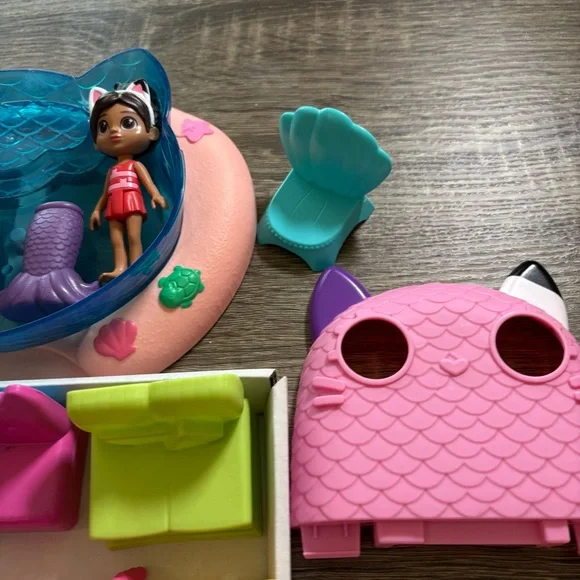 Gabby’s Dollhouse figures, furniture and accessories - Picture 8 of 9